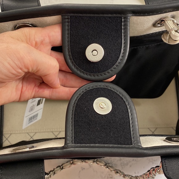 Never used CHANEL large wool felt shopping tote in black and white. - Picture 8 of 14